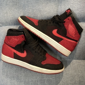 aj1 黑红禁穿42.5码正品flyknit飞线编织