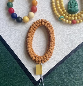 梦里相逢酩酊天淘宝天然原矿俄料蜜蜡平安扣墩子,全部精工雕刻.