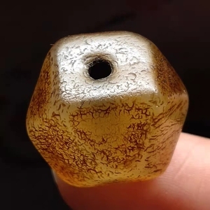 辽金百年老玛瑙八棱珠一颗,实物如图,按图发货,尺寸对孔14.