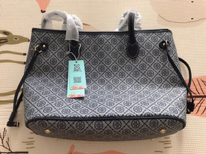 诺黛尔女包,熟女软皮妈咪包,单肩字母印花,容量很大,朋友送的