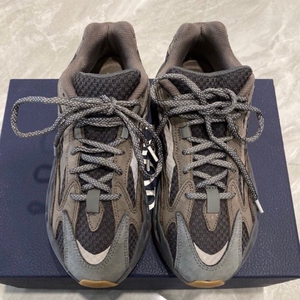 yeezy椰子700晶洞宝藏灰色  二手正品准新包过验 成色