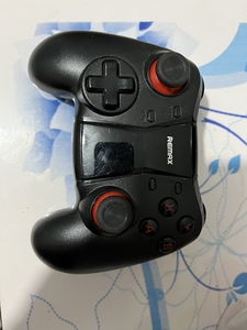 remax 游戏手柄支持ios荒野行动吃鸡王者荣耀,买了以后