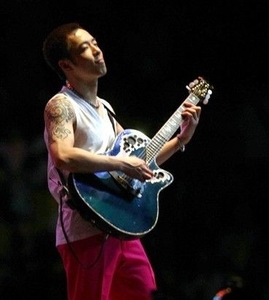 求购黄贯中签名款ovation电箱吉他!