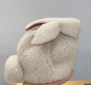 正品Loewe罗意威羊绒兔子包 毛毛绒绒兔子包