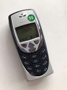 诺基亚8810黑白屏手机,原装外壳,一机一电,成色85新