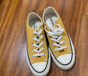 匡威落叶黄低帮帆布鞋,买小了穿了挤脚,专柜入,36码哦,不退