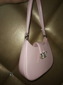 亚历山大王腋下包,粉色满钻扣,99新无无瑕疵,因是二手出售