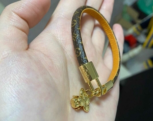 lv全新未使用 lv/路易威登 老花太阳花皮手镯/手环  买