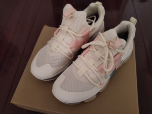 anta安踏女子气垫运动跑鞋