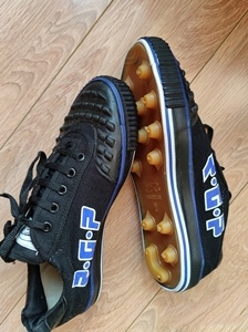 43码荣光老款足球运动胶鞋.