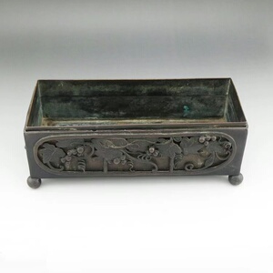 【海外回流】清晚期正方体高浮雕藤蔓枝叶葡萄纹铜花盆