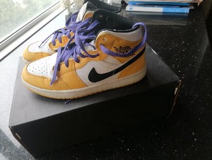 鞋前轻微开胶aj1湖人(2019)