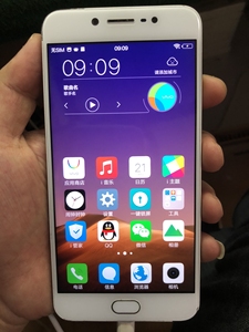 vivo y67,手机是金色,运行内存4g,机身内存32g