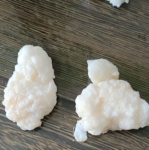 两块软糯细嫩小太岁石太岁石头肉,需要温柔呵护,40克左右.自