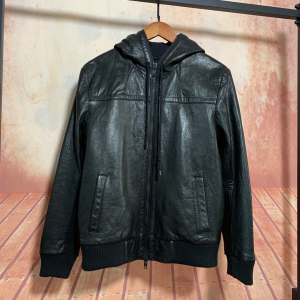 001人付款淘宝巴宝莉男士真皮皮衣连帽修身春