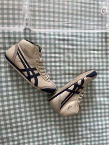 aisassa亚瑟士女子高帮运动鞋38码 全新