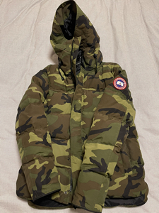 加拿大鹅canda goose 迷彩短款羽绒服 m码 正好在