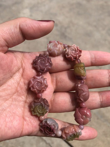 天然盐源玛瑙雕花手串,10朵玫瑰花,品相见图,夏天最爱,满色