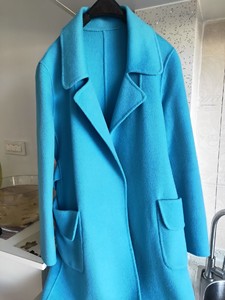 女式修身显瘦的一款双面羊绒大衣，颜色好看，也是一款超级好看的