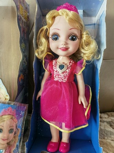 挺逗冰雪公主奇缘娃娃会说话唱歌智能仿真洋娃娃女童女孩玩具。