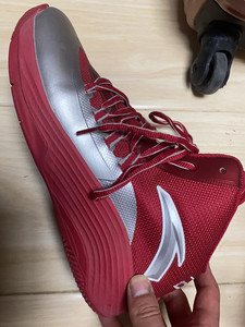 安踏篮球实战鞋,帕森斯战靴,从商场买的穿过一次,95新,低价