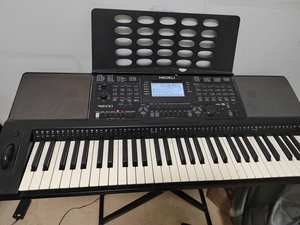 美得理电子琴md600八五成新,琴包,琴架,延音踏板齐全,自