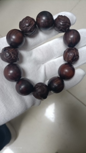 谭木匠红木手串.五福临门,多年前购买,12颗珠子,雕工不错