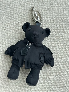 巴宝莉Burberry 外套熊黑熊钥匙扣小熊包挂件 十分可爱