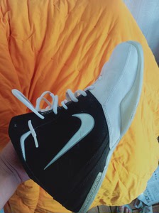 耐克外场篮球鞋,41码,全掌air sole气垫,缓震挺好