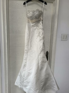 香港奈特丽婚纱6码（公司旗下还有澳利莎），鱼尾拖地款，奥地利