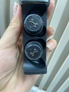 JBL UAFLASH小黑盒安德玛真无线耳机，坏的，充电有反