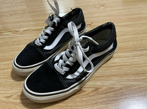 vans 经典款 38码数 后跟老化皮子碎了 可以剪成鞋拖穿