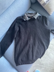 男士假两件毛衣，衬衫领，前面有衬衫布的内衬更保暖，背后就是毛