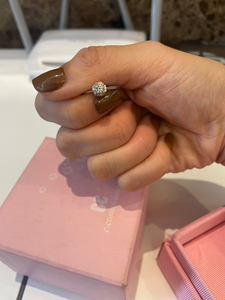 cc卡美,钻戒 手捧花30分fg色,白色戒圈,高色特价仅一枚