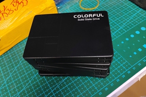 七彩虹sl500 2t sata固态硬盘,健康度100-98