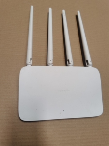 二手腾达路由器4天线,型号f6v3