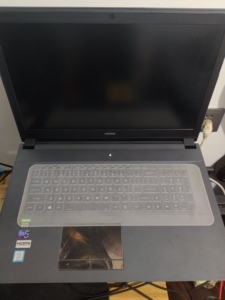 出一个9成新神舟gx9笔记本17.3寸显示器2070显卡.配