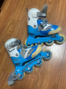 瑞士m-cro迈古米高儿童轮滑鞋27-30码,鞋可拉长调节.