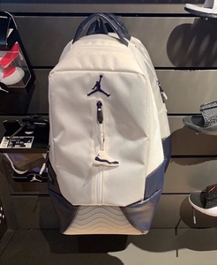 aj11康扣黑白熊猫书包双肩包篮球背包,有球鞋挂件,旅行包