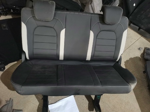 五菱宝骏原厂拆车件,五菱宏光plus后排皮座椅,9成新,46