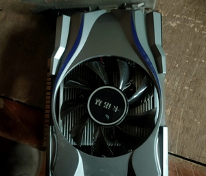 卡诺基750ti  2g   单风扇的   不需要独立供电