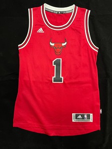 罗斯公牛撕名牌圣诞球衣,几乎全新,s码,售出非真假不退!