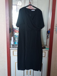 大码女装黑色显瘦中长款连衣裙喇叭袖，衣长119胸围112，面