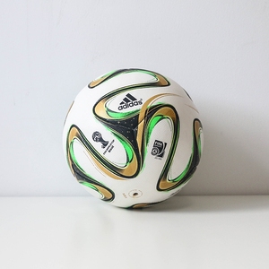 adidas 2014巴西世界杯决赛用球 桑巴荣耀