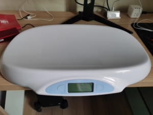 京东购入香山婴儿电子秤,自定义9新,有发票,功能一切正常.买