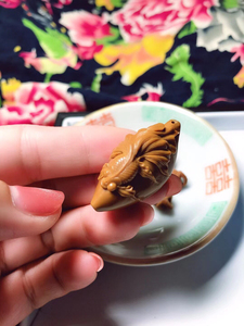 手工橄榄核雕#金鱼雕刻#金玉满堂