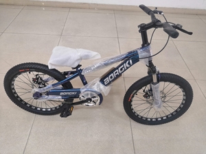 贝嘉琦品牌儿童大童电镀蓝色变色龙山地前后碟刹18寸自行车。