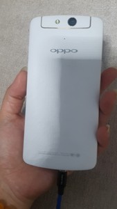 OPPO-N5117手机。2+16G，屏上有膜，膜有裂。电池