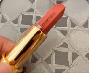 希思黎口红12号色,21年收到的生日礼物,是在官网购入的只用