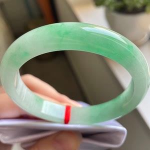 b货翡翠手镯